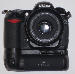 Nikon D200 mit MeiKe Batteriegriff